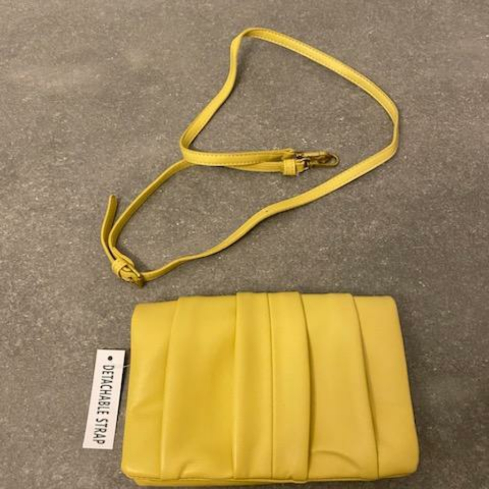 Stunning yellow clutch